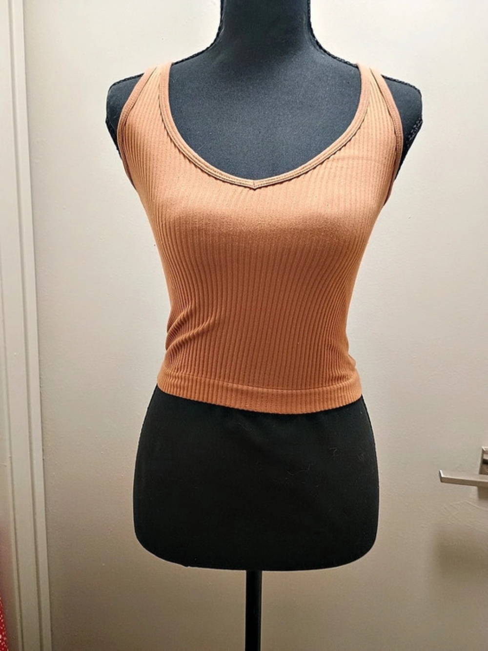 Aura Ribbed Tank Top in Brown Size Medium Like New
